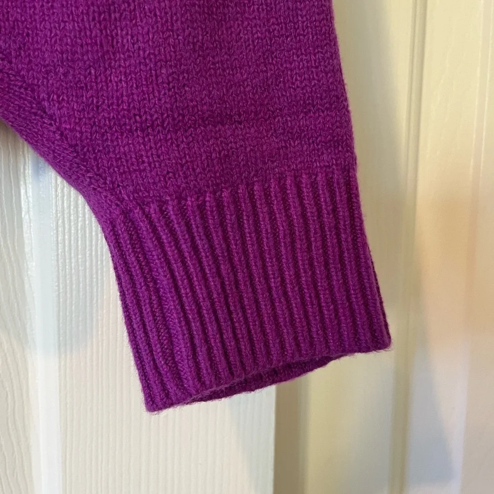 Girls boxy v-neck sweater size M (8-9) by Gap